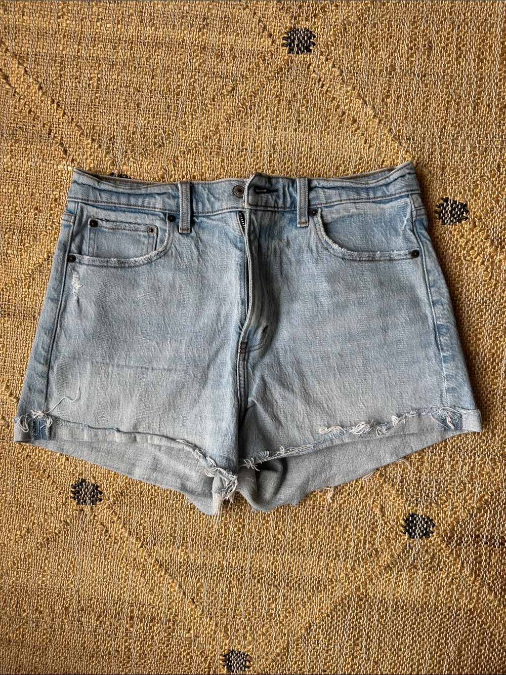 Abercrombie Mom Short High Rise